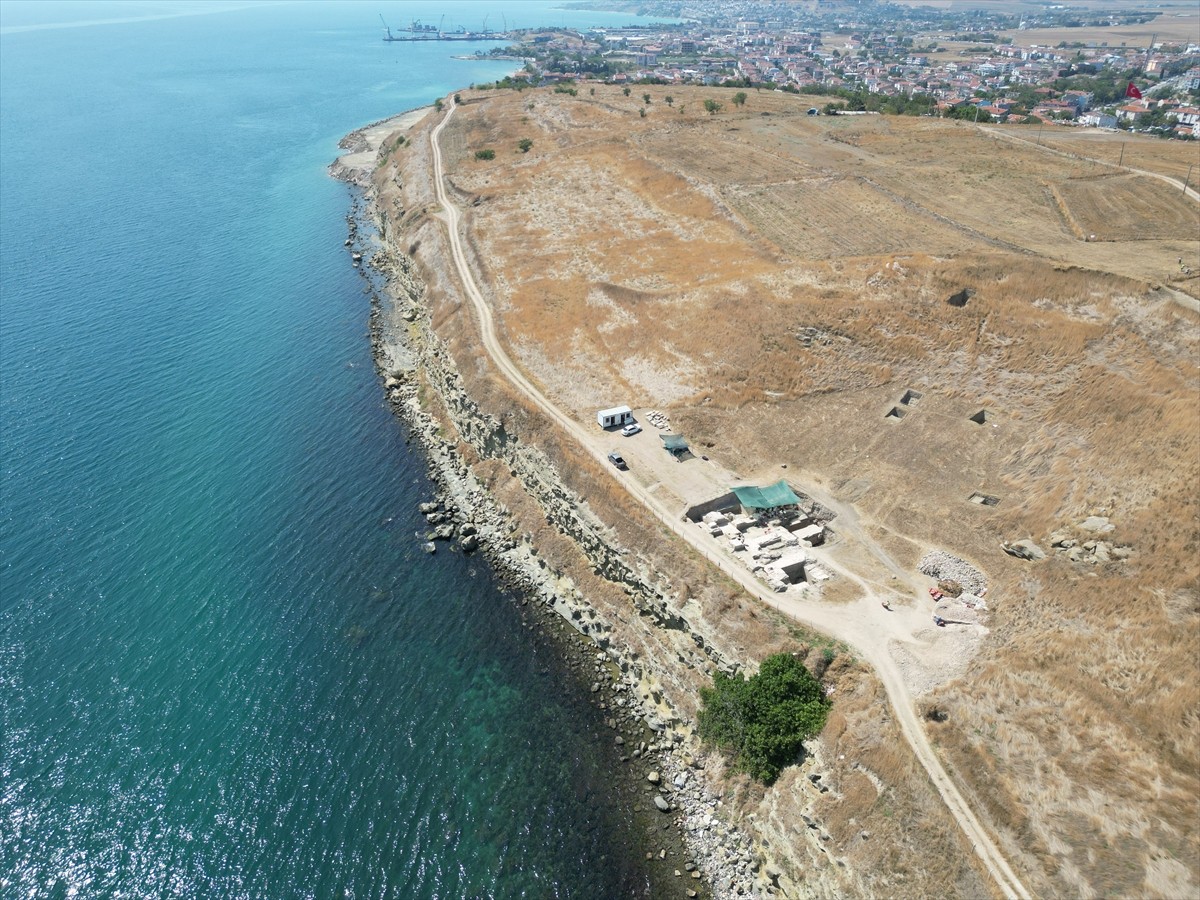 Tekirdağ'ın Marmaraereğlisi ilçesinde yer alan 5 bin yıllık Perinthos Antik Kenti'nin ilerleyen...