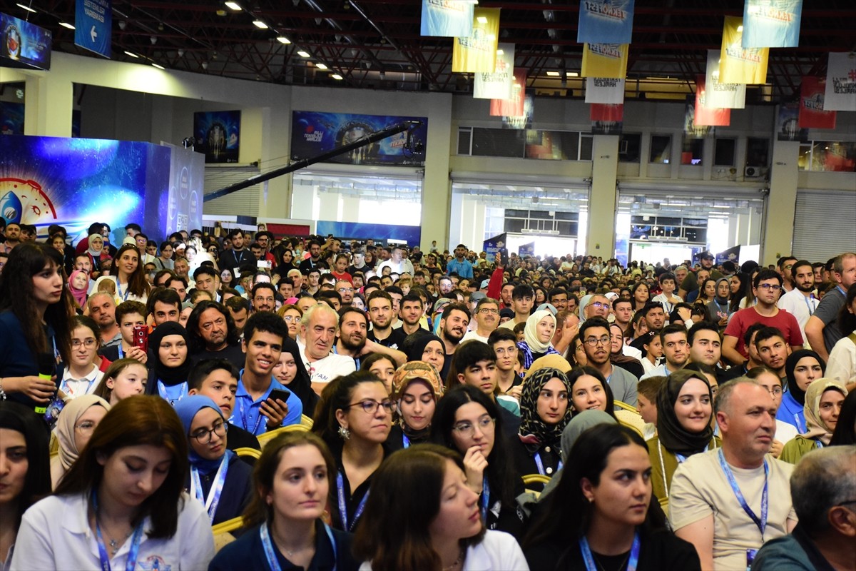 TEKNOFEST Yönetim Kurulu Başkanı Selçuk Bayraktar, Anadolu Ajansının (AA) medya paydaşları...