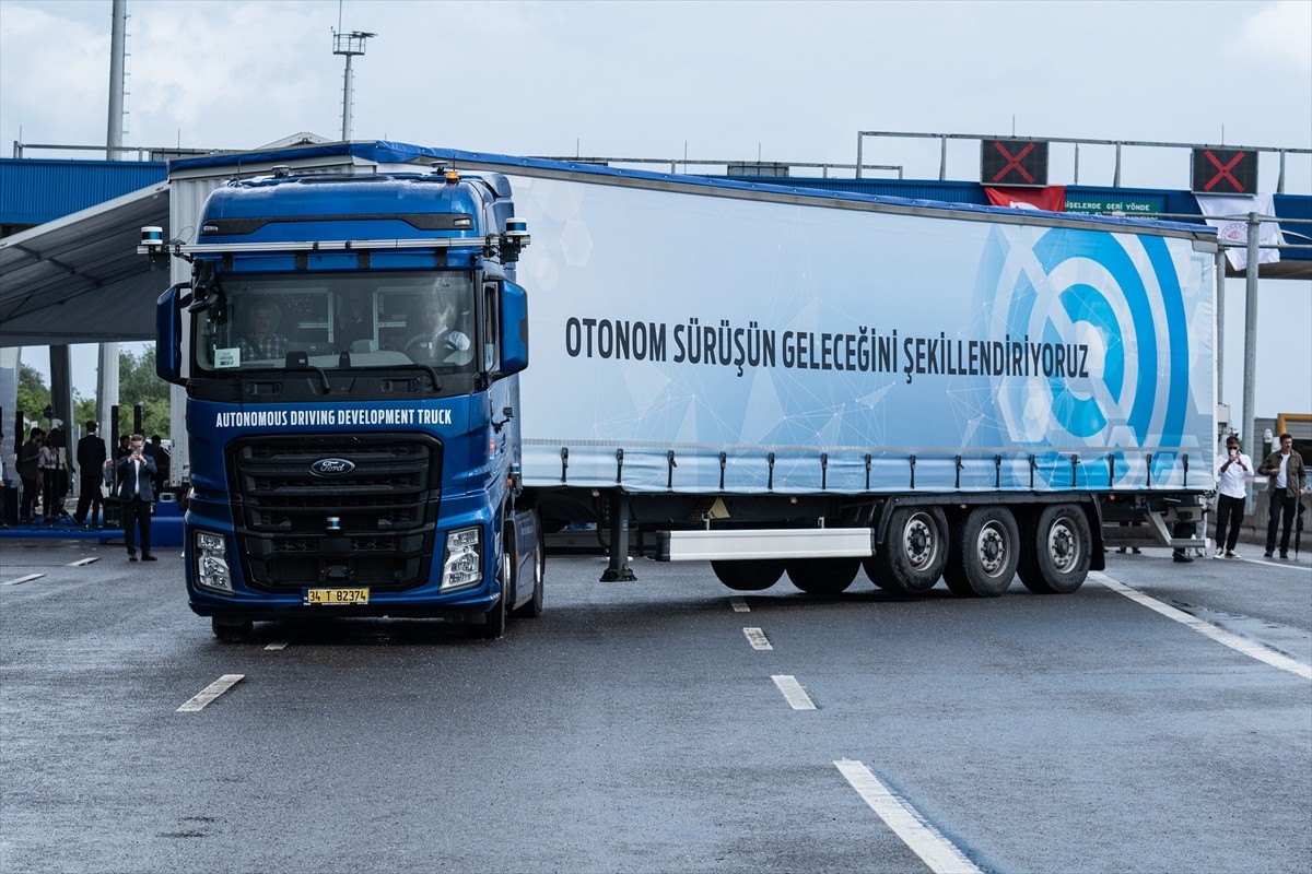 Ulaştırma ve Altyapı Bakanı Abdulkadir Uraloğlu, Ford Trucks'ın Seviye-4 Otoyol Pilotu...