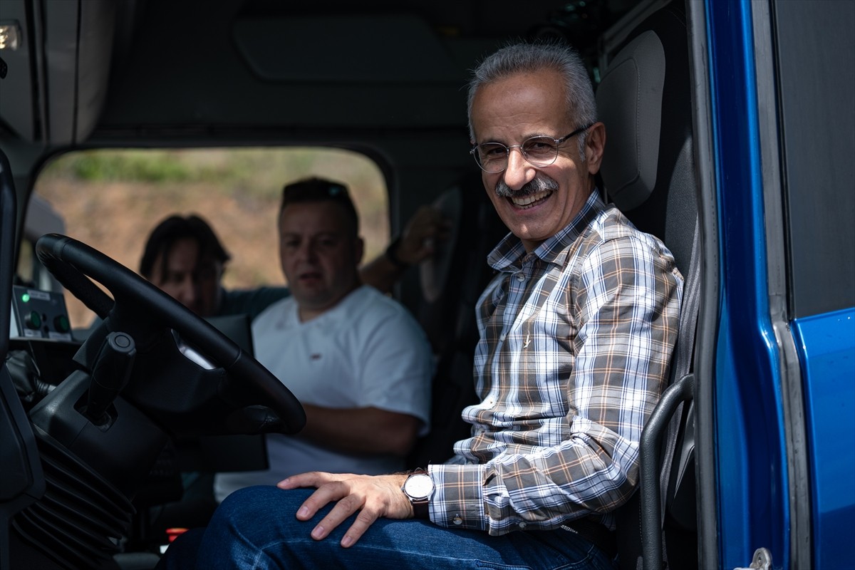 Ulaştırma ve Altyapı Bakanı Abdulkadir Uraloğlu, Ford Trucks'ın Seviye-4 Otoyol Pilotu...