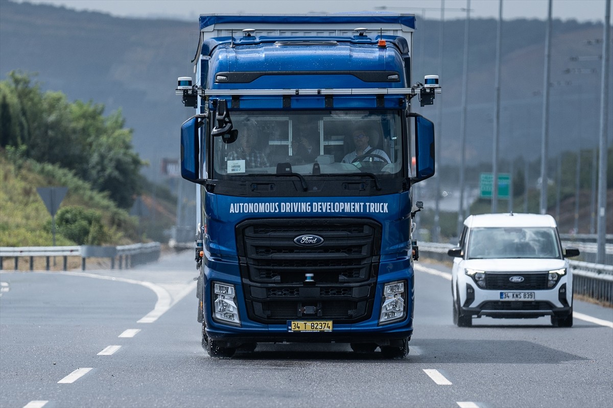 Ulaştırma ve Altyapı Bakanı Abdulkadir Uraloğlu, Ford Trucks'ın Seviye-4 Otoyol Pilotu...