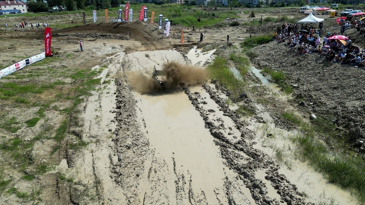 Karadeniz Off-Road Kupası 3. ayak yarışı, Ordu'da gerçekleştirildi. Yarışta sporcular, off-road...