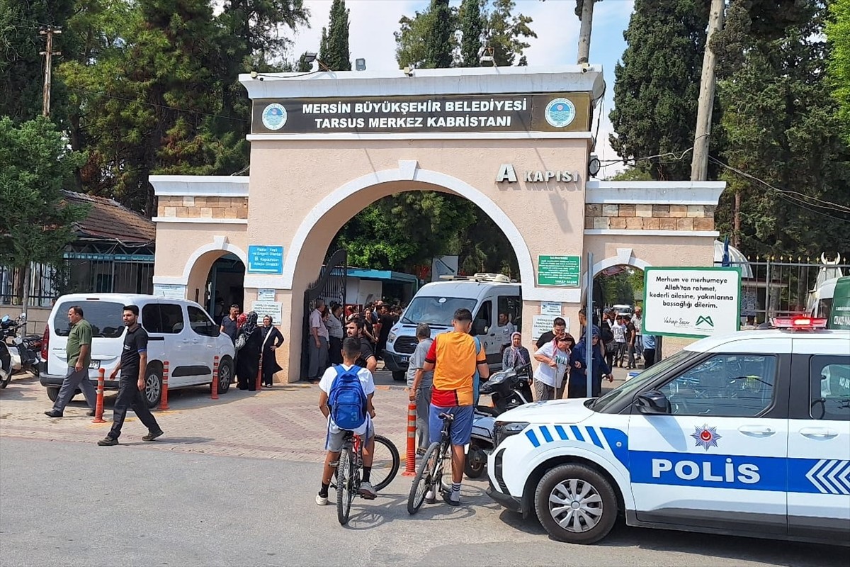 Mersin'in Tarsus ilçesinde tartıştığı kişi tarafından tabancayla öldürülen Periye Gözüala'nın...