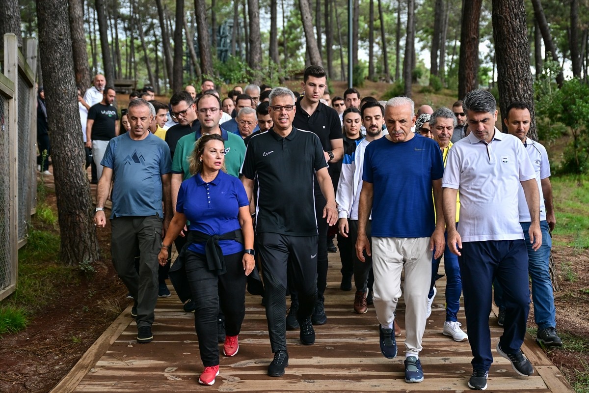 Sağlık Bakanı Kemal Memişoğlu, Ümraniye Belediyesi tarafından "Halk Sağlığı Haftası" kapsamında...