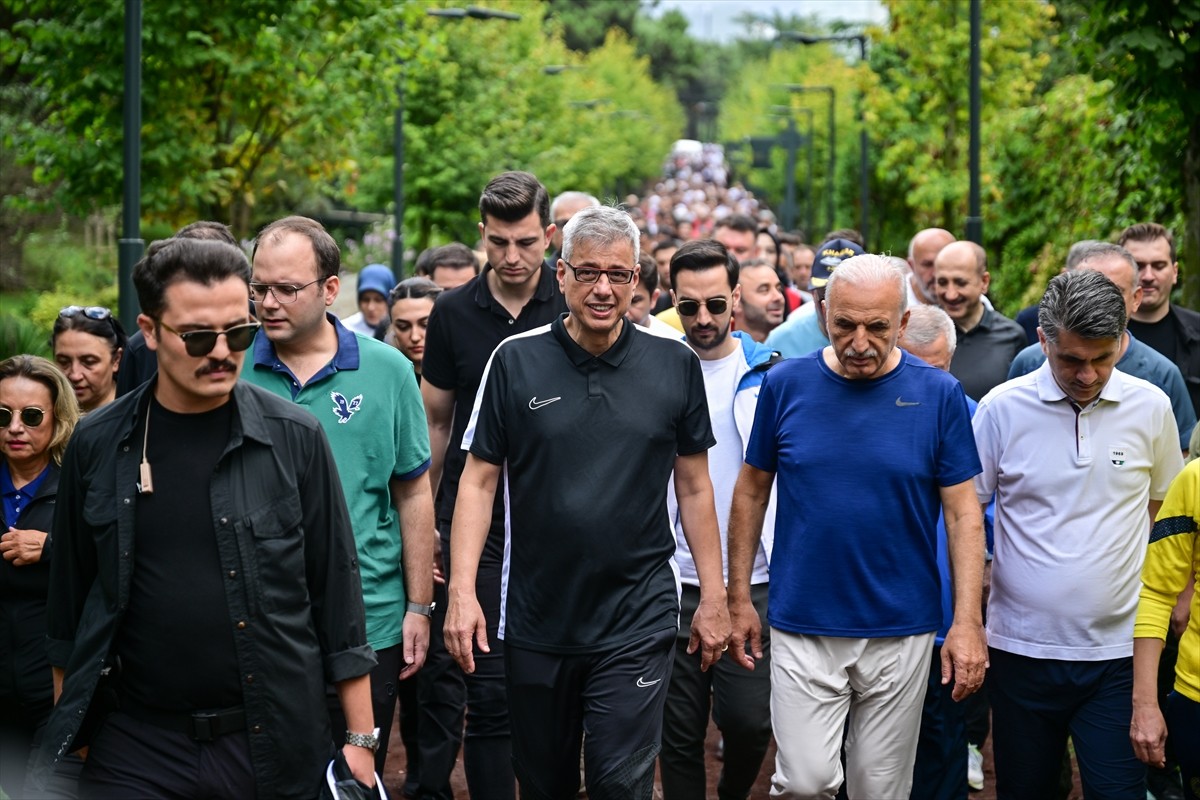 Sağlık Bakanı Kemal Memişoğlu, Ümraniye Belediyesi tarafından "Halk Sağlığı Haftası" kapsamında...