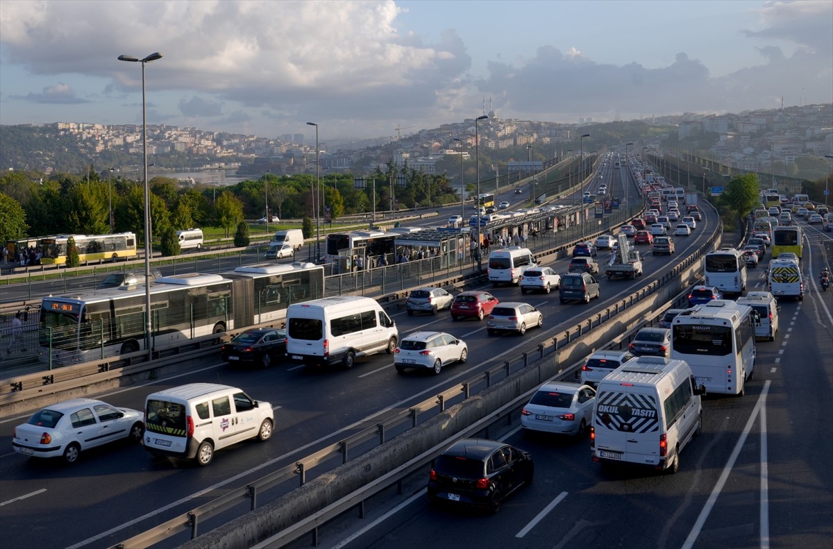 İstanbul'da haftanın ilk iş günü olması ve 2024-2025 eğitim öğretim yılının başlaması nedeniyle...