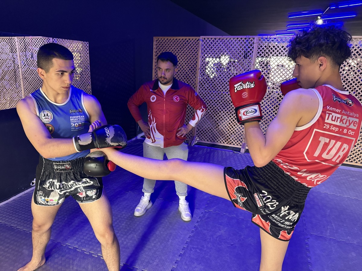 Muaythaide Türkiye şampiyonu olan 17 yaşındaki Berkay İstanbullu, 12-19 Eylül tarihlerinde...