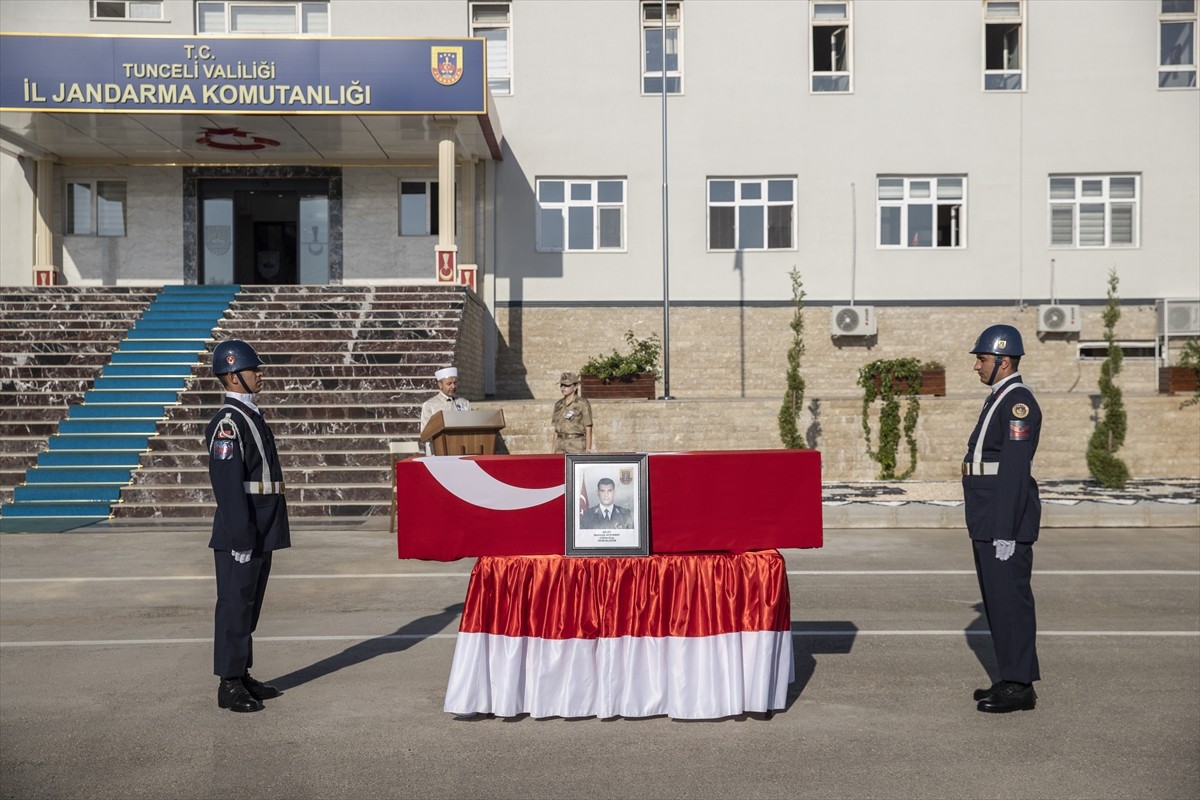 Tunceli'nin Ovacık ilçesinde görev esnasında zırhlı aracın devrilmesi sonucu şehit olan askerler...