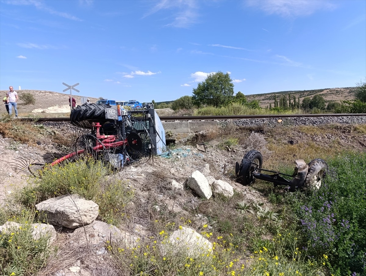 Afyonkarahisar'ın İhsaniye ilçesinde yolcu treninin çarptığı traktörün sürücüsü...