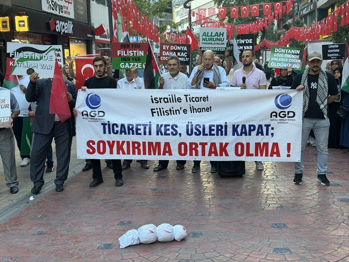 Karabük'te İsrail'in Filistin'e yönelik saldırılarına tepki gösterildi. Anadolu Gençlik Derneğinin...