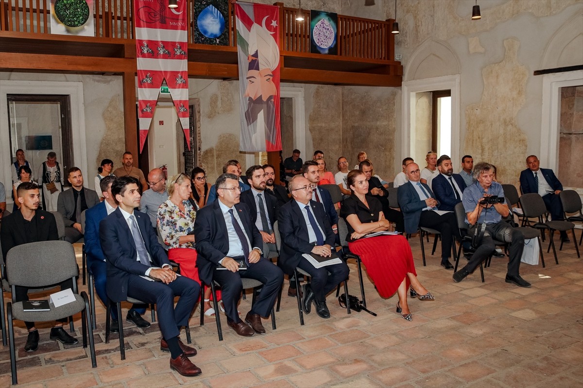 Türkiye Maarif Vakfı (TMV) tarafından Zigetvar Kalesi'nde bulunan Kanuni Sultan Süleyman...