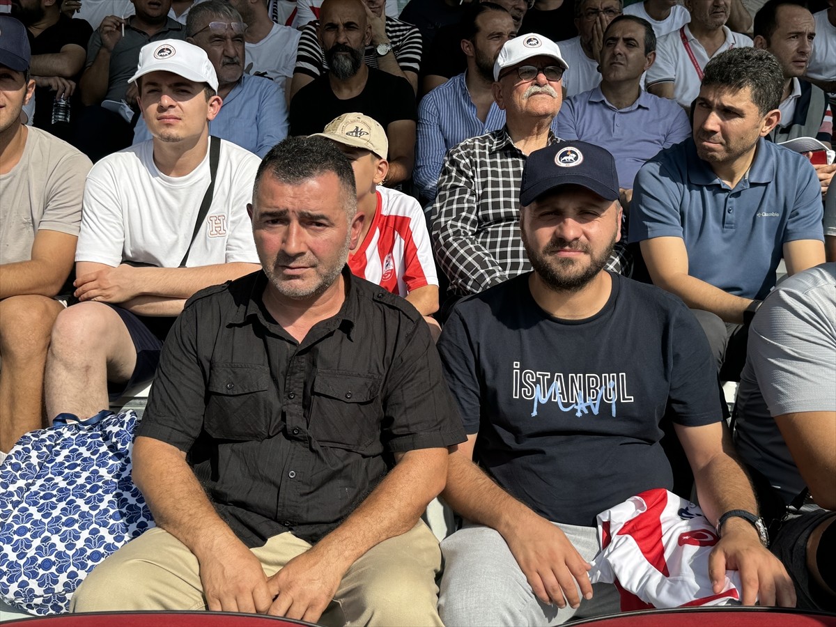 6 Şubat 2023'teki depremlerde Kahramanmaraş'ta hayatını kaybeden futbolcuların aileleri, tekrar...