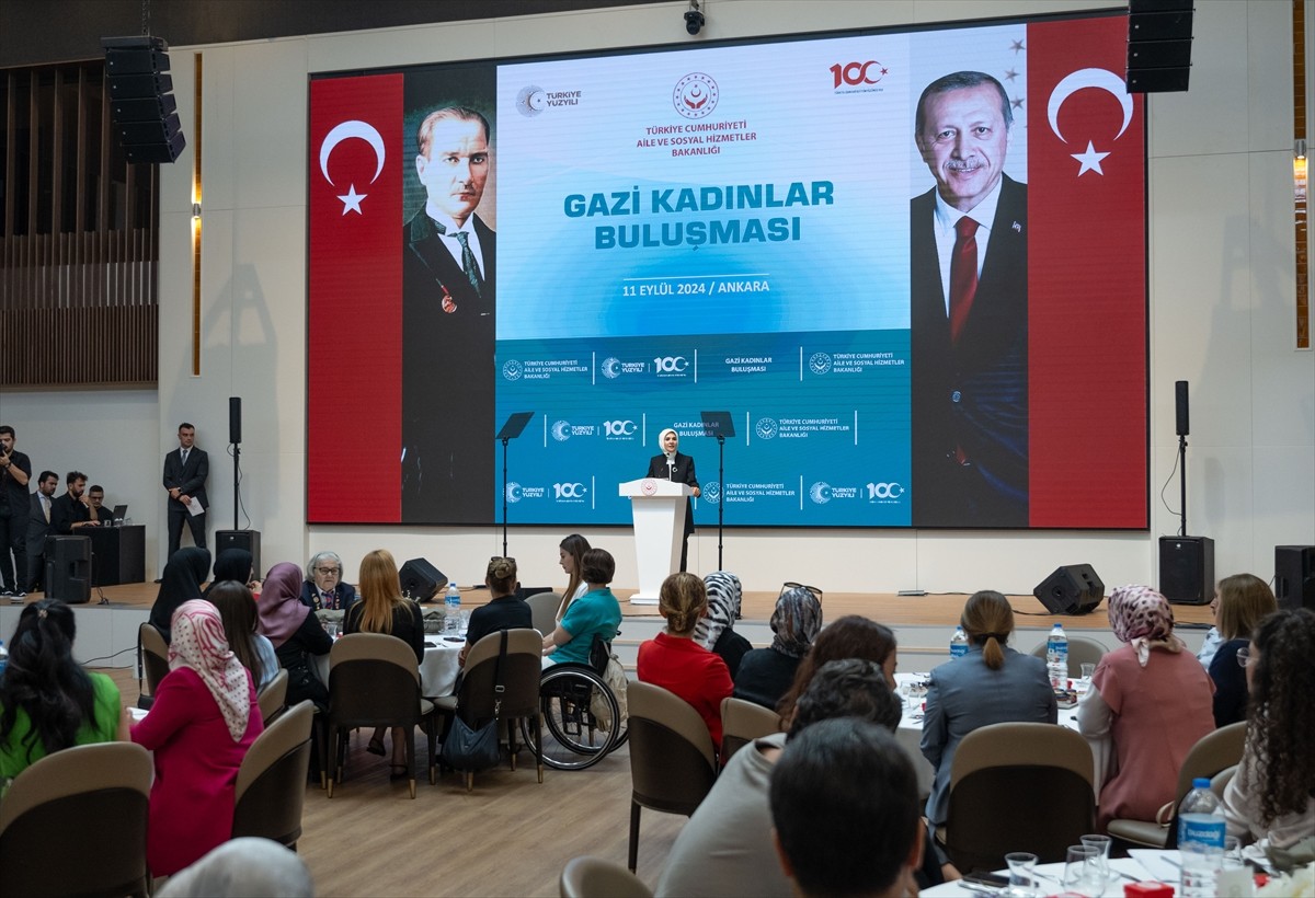 Aile ve Sosyal Hizmetler Bakanı Mahinur Özdemir Göktaş, Danıştay Eğitim Tesisi'nde düzenlenen...