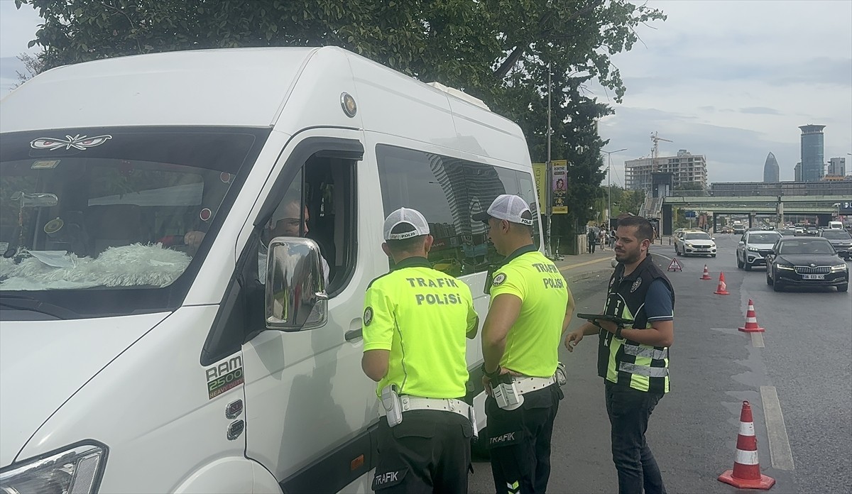 İstanbul'da, eğitim öğretim döneminin başlamasının ardından okul servislerine yönelik denetimlerde...