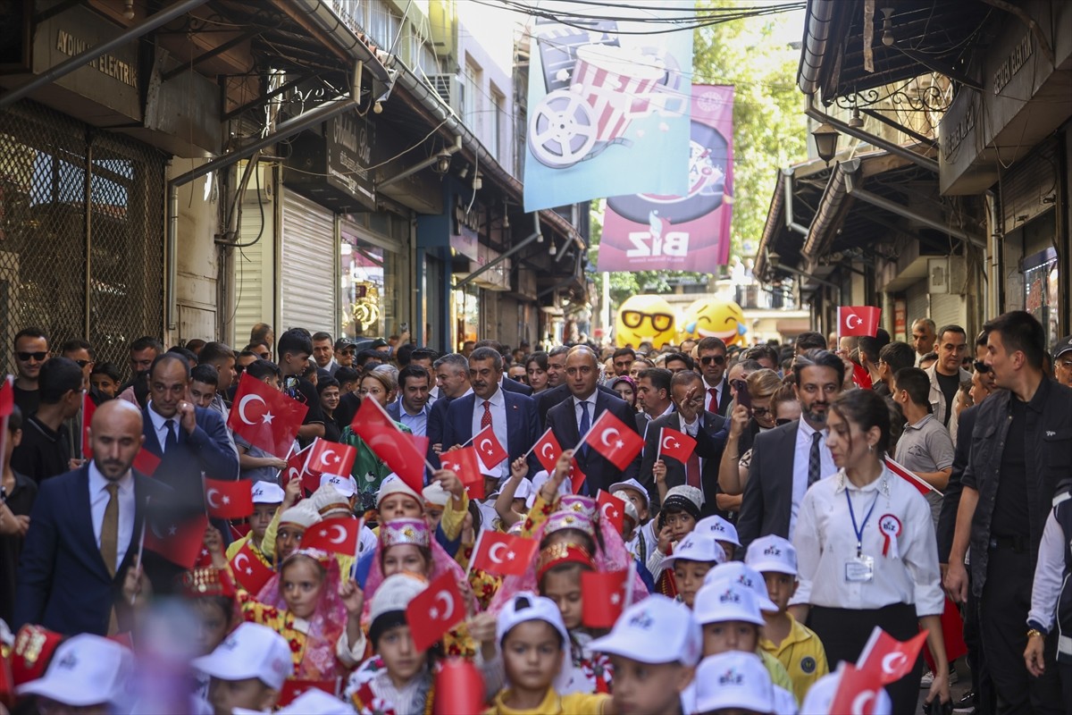  Milli Eğitim Bakanı Yusuf Tekin, Milli Eğitim Bakanlığı ile Aile ve Sosyal Hizmetler Bakanlığı...