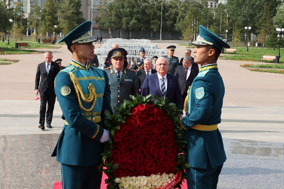 Milli Savunma Bakanı Yaşar Güler, resmi ziyaret kapsamında temaslarda bulunmak üzere Kazakistan'a...