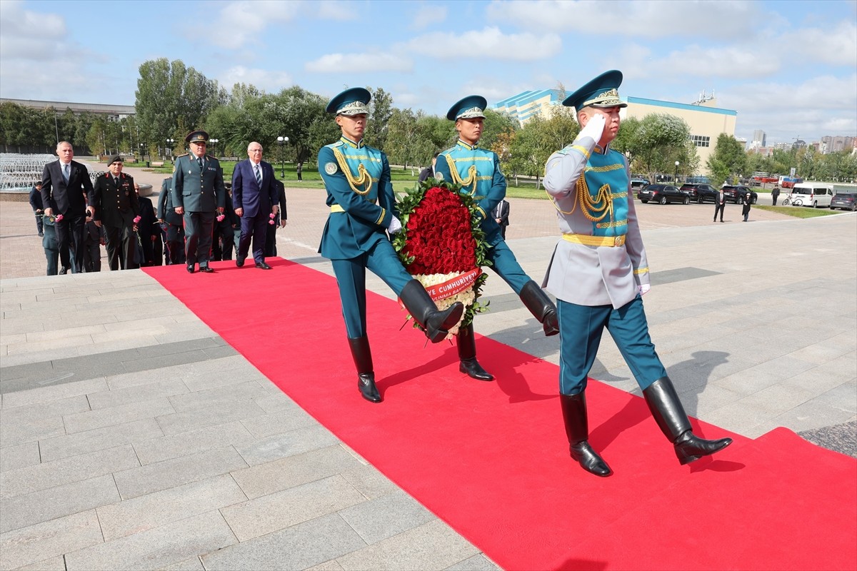 Milli Savunma Bakanı Yaşar Güler, resmi ziyaret kapsamında temaslarda bulunmak üzere Kazakistan'a...