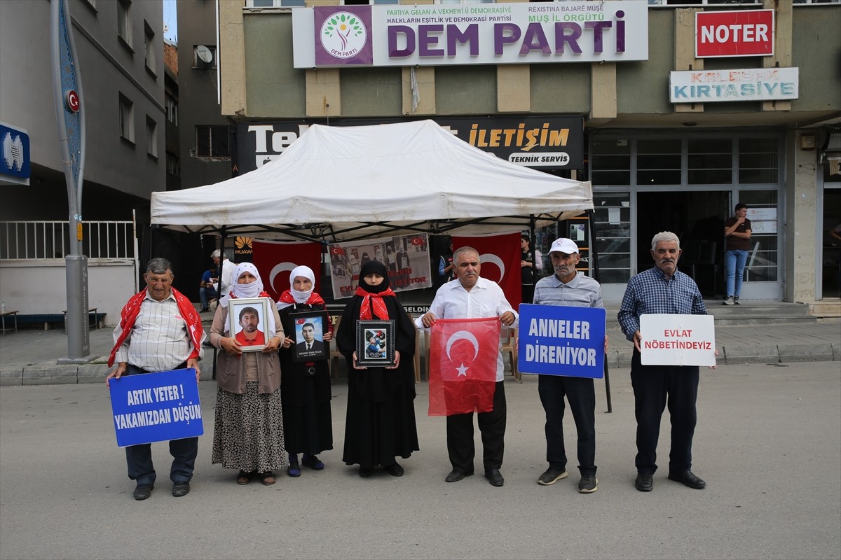 Muş'ta çocuklarının terör örgütü PKK tarafından dağa götürülmesinden DEM Parti'yi sorumlu tutan...