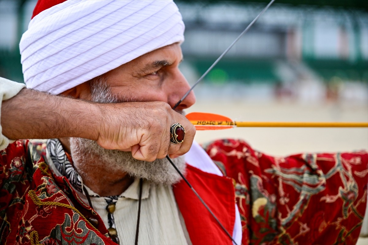 UNESCO Somut Olmayan Kültürel Miras Varlığı listesinde yer alan geleneksel Türk okçuluğu...