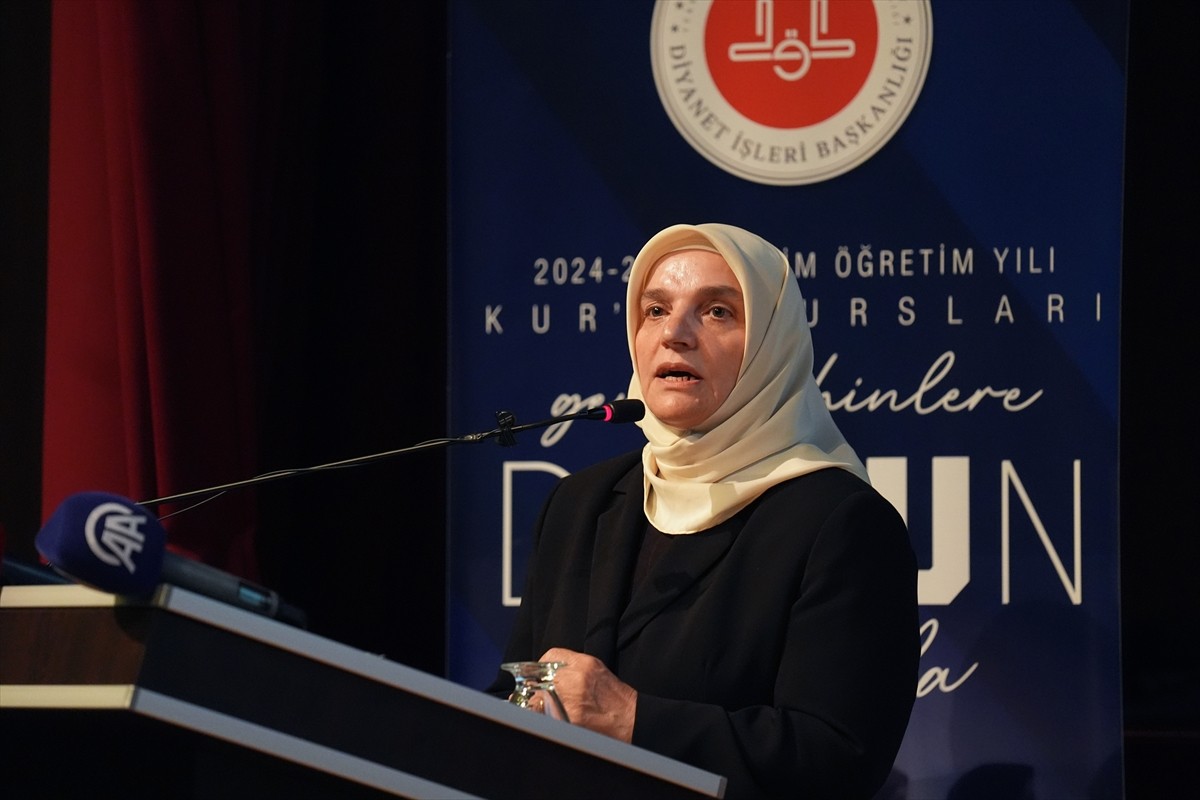 Diyanet İşleri Başkanı Ali Erbaş, (sağ 3) Diyanet İşleri Başkanlığınca Düzce Üniversitesi...