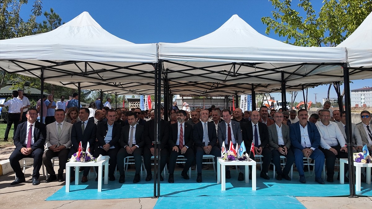 Diyarbakır'da Dicle Üniversitesi (DÜ) Veteriner Fakültesi Hayvan Hastanesi Temel Atma Töreni...