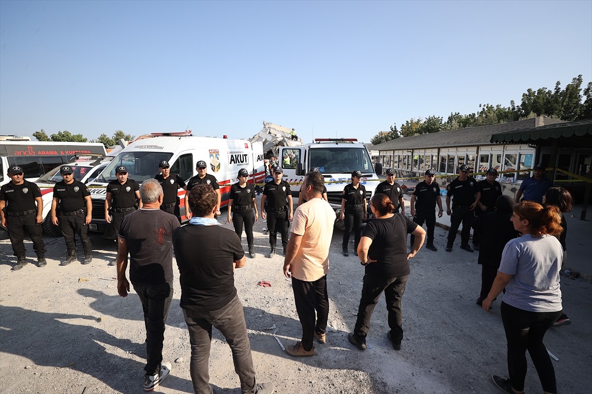 Mersin'de senaryo gereği 4 ilin etkilendiği 7 büyüklüğündeki depremin bölgesel tatbikatı başladı....