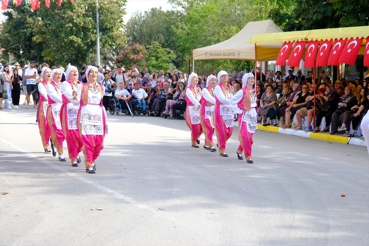 Trakya'da "Pavli" olarak bilinen asırlık Pehlivanköy Panayırı 114'üncü kez kuruldu. Sultan II....