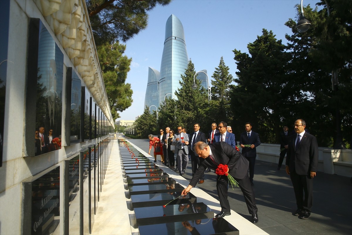 Yargıtay Başkanı Ömer Kerkez (solda), temaslarda bulunmak üzere geldiği Azerbaycan'ın başkenti...