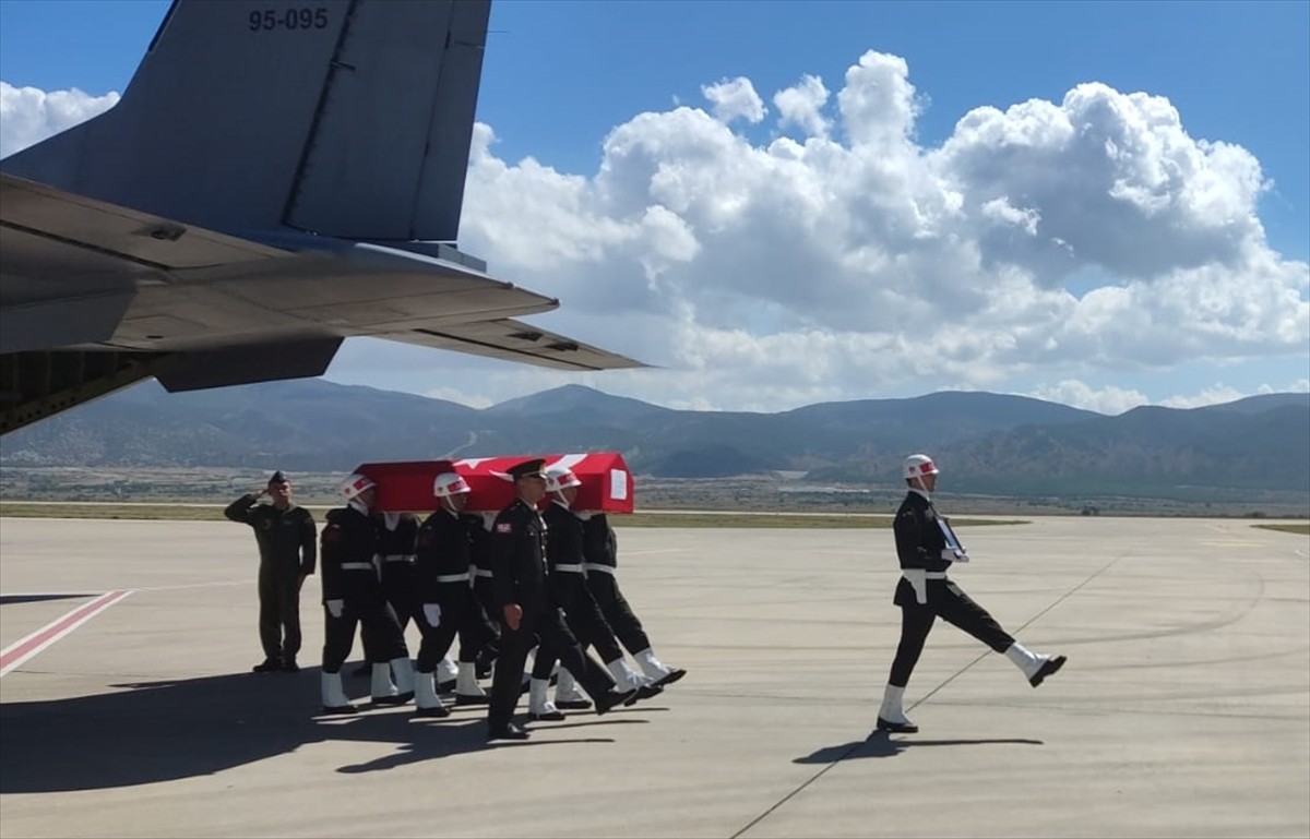 Zeytin Dalı Harekatı bölgesinde meydana gelen silah kazasında şehit olan Piyade Uzman Çavuş Onur...