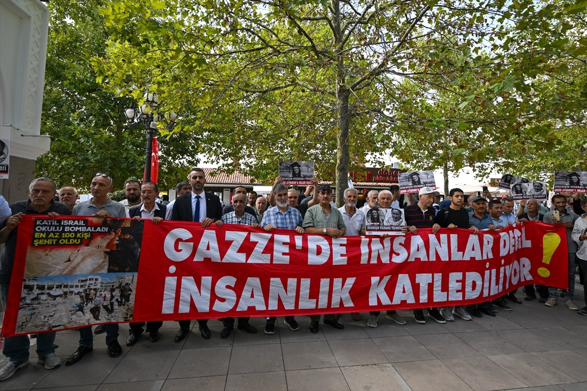 Ankara Filistin Dayanışma Platformunun (ANFİDAP) çağrısıyla Hacı Bayram Veli Camisi'nde cuma...