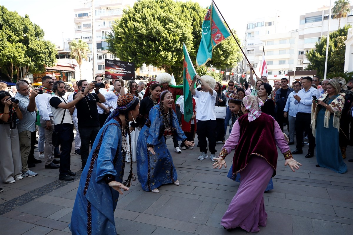 Antalya'da bu yıl üçüncüsü gerçekleştirilen Uluslararası Yörük Türkmen Festivali kapsamında...