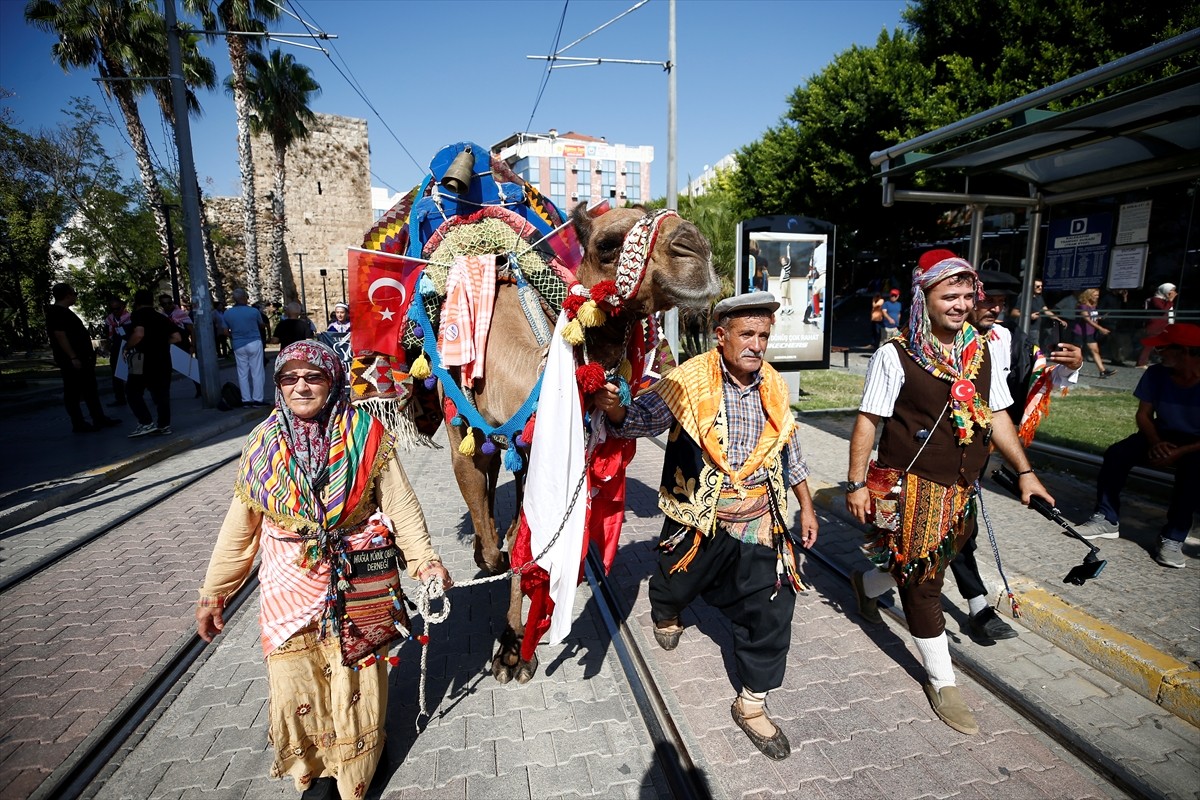 Antalya'da bu yıl üçüncüsü gerçekleştirilen Uluslararası Yörük Türkmen Festivali kapsamında...