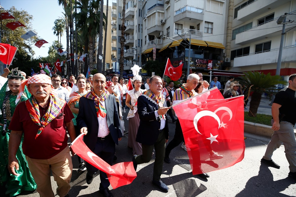 Antalya'da bu yıl üçüncüsü gerçekleştirilen Uluslararası Yörük Türkmen Festivali kapsamında...