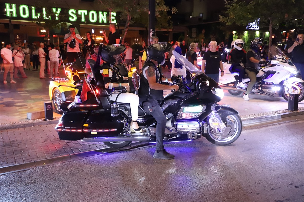 Denizli'de "Goldwing Festivali" kapsamında kente gelen 28 ülkeden 350'ye yakın motosiklet tutkunu...