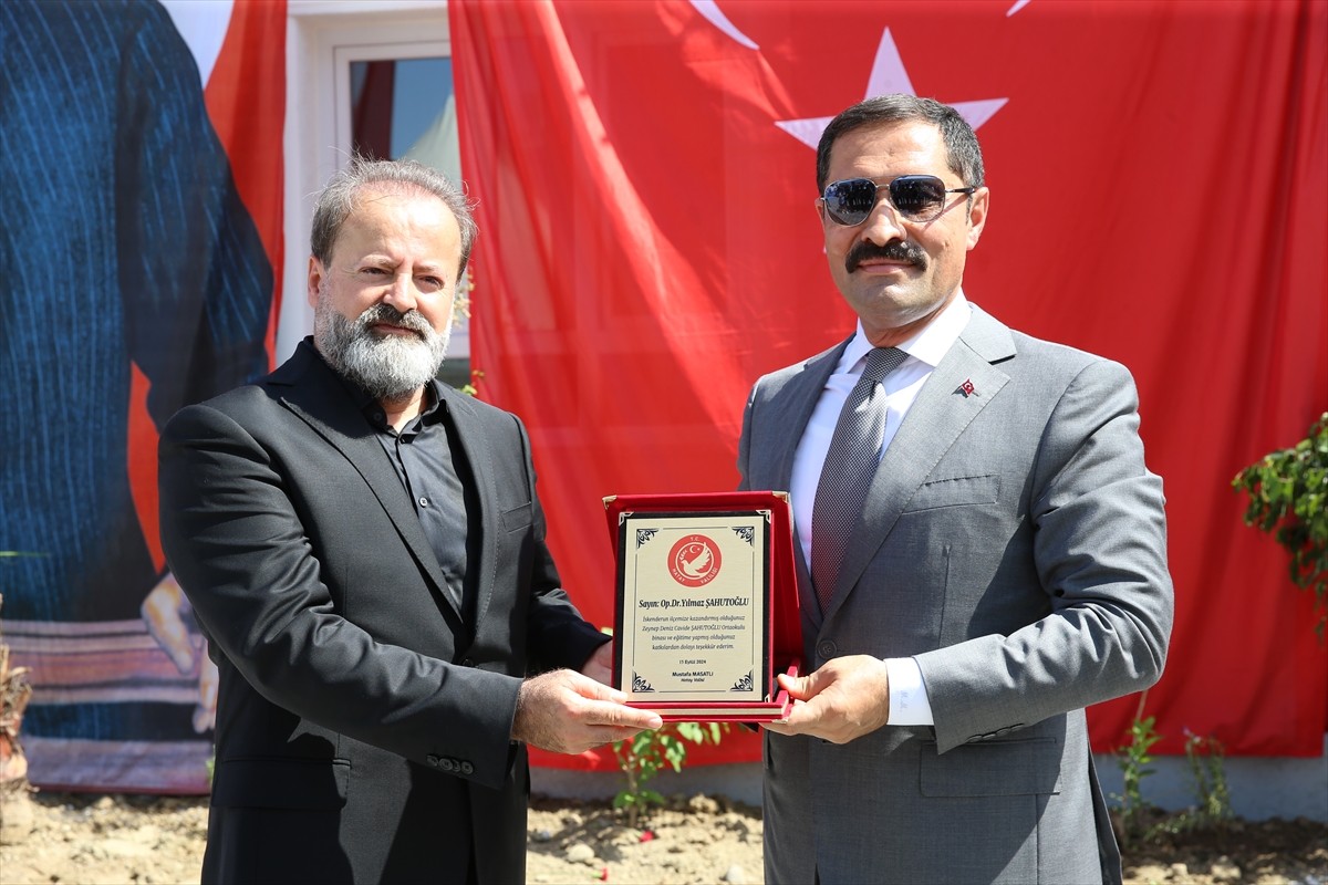 Hatay'ın İskenderun ilçesinde, hayırsever doktor Yılmaz Şahutoğlu'nun, depremlerde kaybettiği eşi...