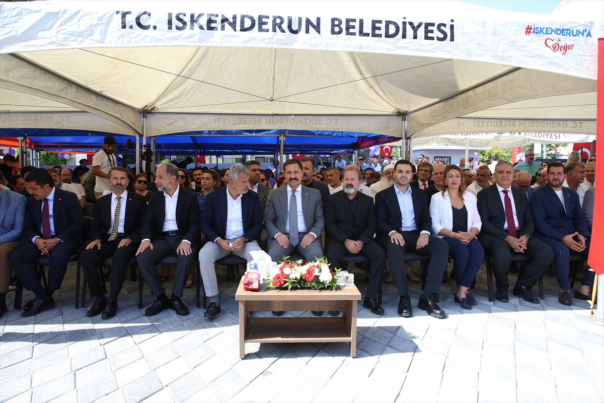 Hatay'ın İskenderun ilçesinde, hayırsever doktor Yılmaz Şahutoğlu'nun, depremlerde kaybettiği eşi...