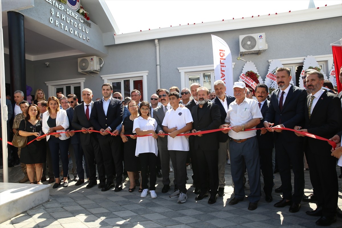 Hatay'ın İskenderun ilçesinde, hayırsever doktor Yılmaz Şahutoğlu'nun, depremlerde kaybettiği eşi...