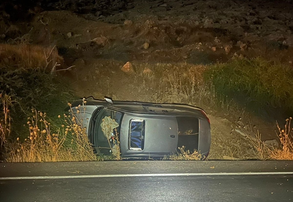 Mardin'in Nusaybin ilçesinde devrilen otomobildeki 8 kişi yaralandı. Yaralılar, Nusaybin Devlet...