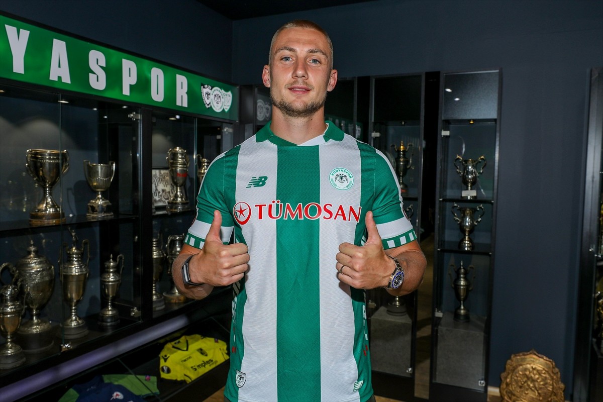 Trendyol Süper Lig ekiplerinden TÜMOSAN Konyaspor, Slovenyalı futbolcu Blaz Kramer'i renklerine...