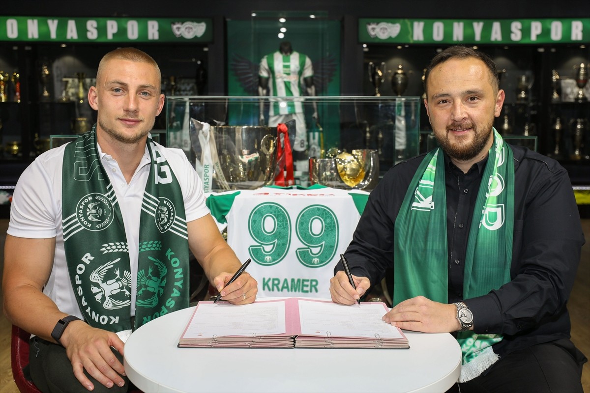 Trendyol Süper Lig ekiplerinden TÜMOSAN Konyaspor, Slovenyalı futbolcu Blaz Kramer'i renklerine...