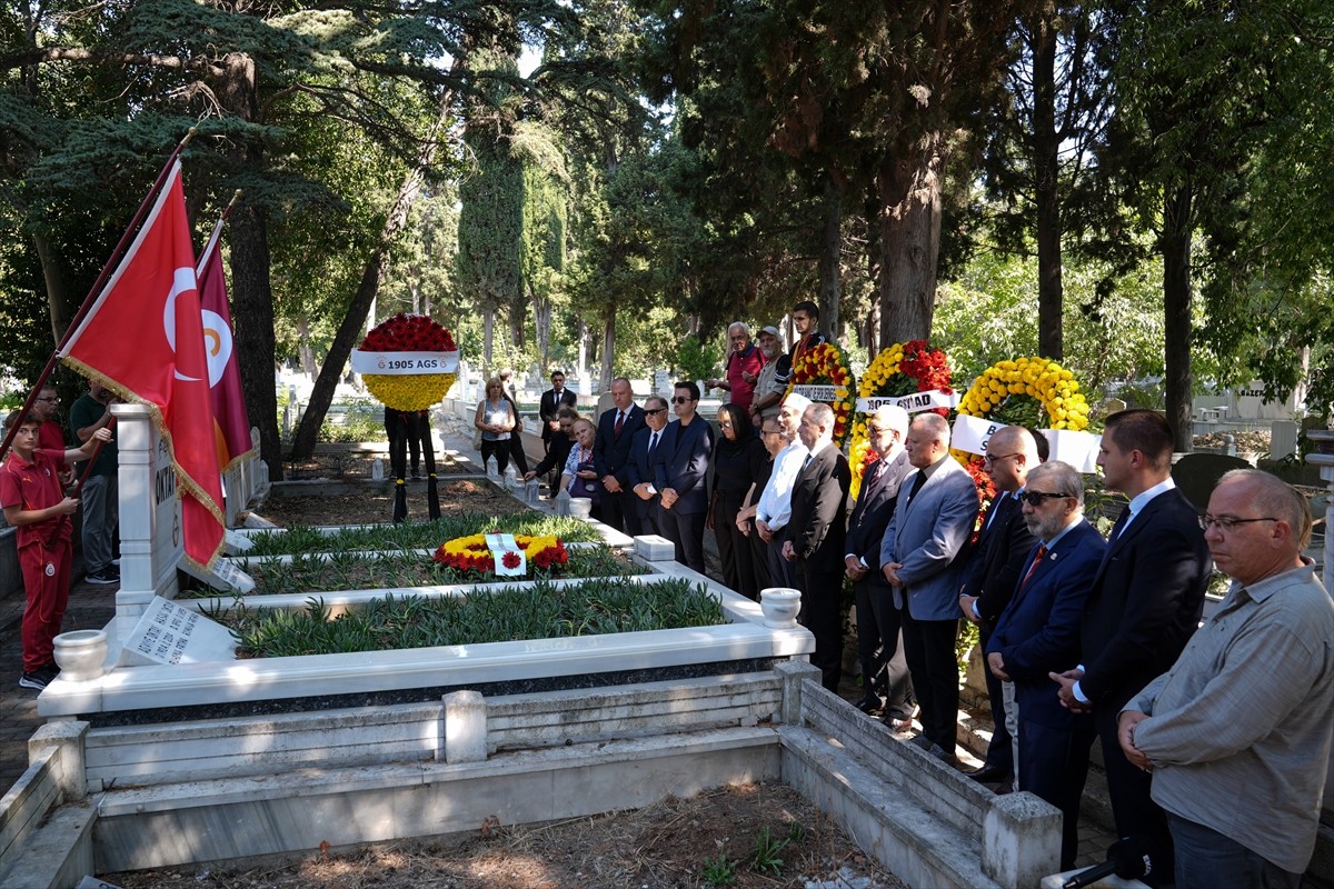 Türk futbolu ve Galatasaray'ın unutulmaz oyuncularından 'Taçsız Kral' lakaplı Metin Oktay...