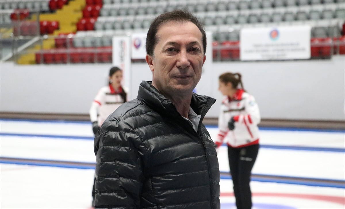 Türkiye Curling Federasyonu Asbaşkanı Murat Akın, AA muhabirine, yeni sezonda katılacakları...