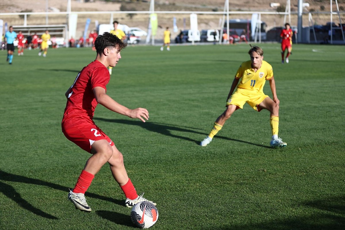 16 Yaş Altı Futbol Milli Takımı, Erciyes Yüksek İrtifa Futbol Turnuvası'ndaki ilk maçında...