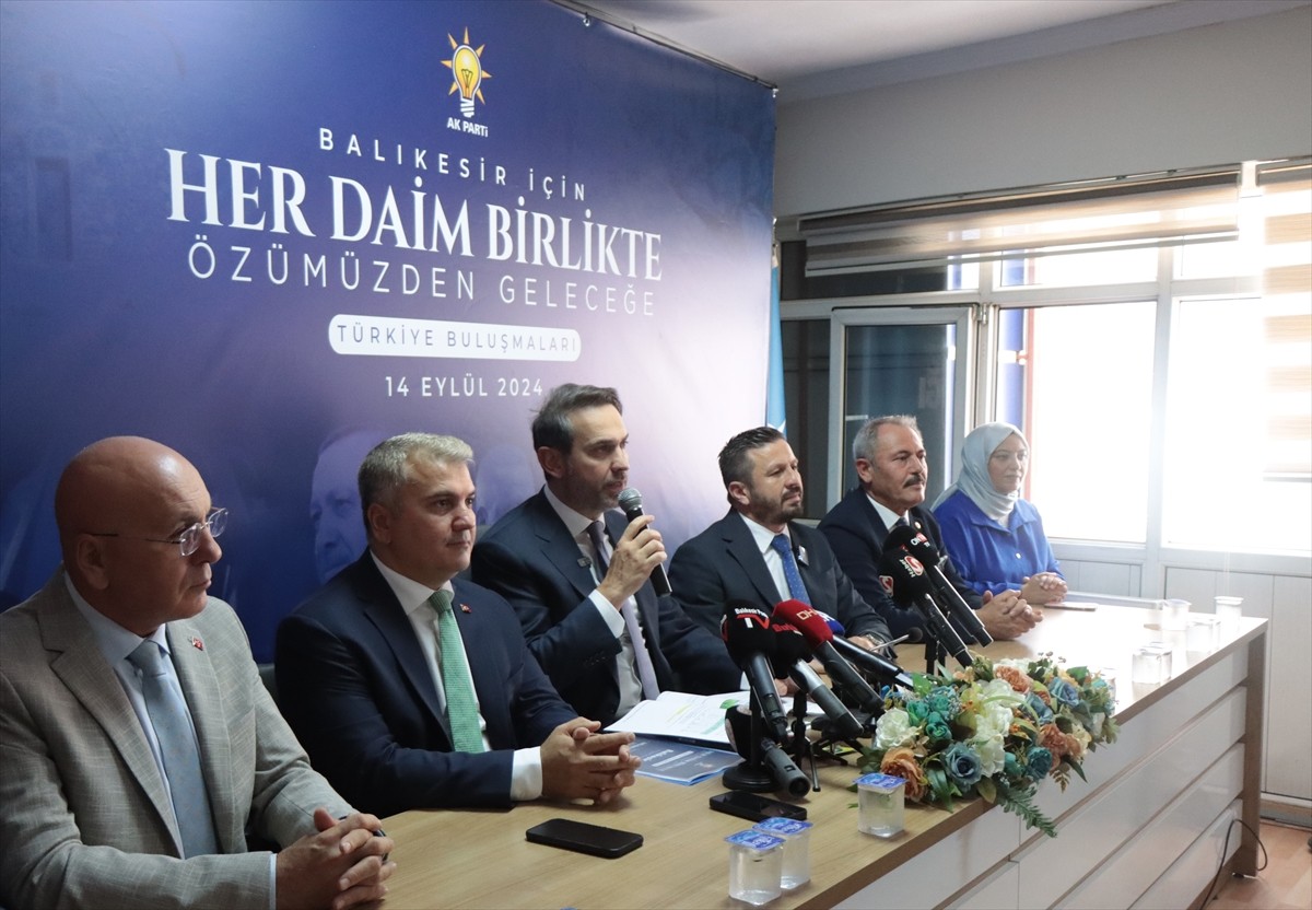 Enerji ve Tabii Kaynaklar Bakanı Alparslan Bayraktar, AK Parti Balıkesir il Başkanlığı'nı ziyaret...