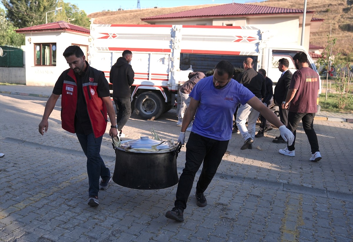 Fetullahçı Terör Örgütü'nün (FETÖ) 15 Temmuz 2016'daki darbe girişimi sırasında Ankara'da şehit...