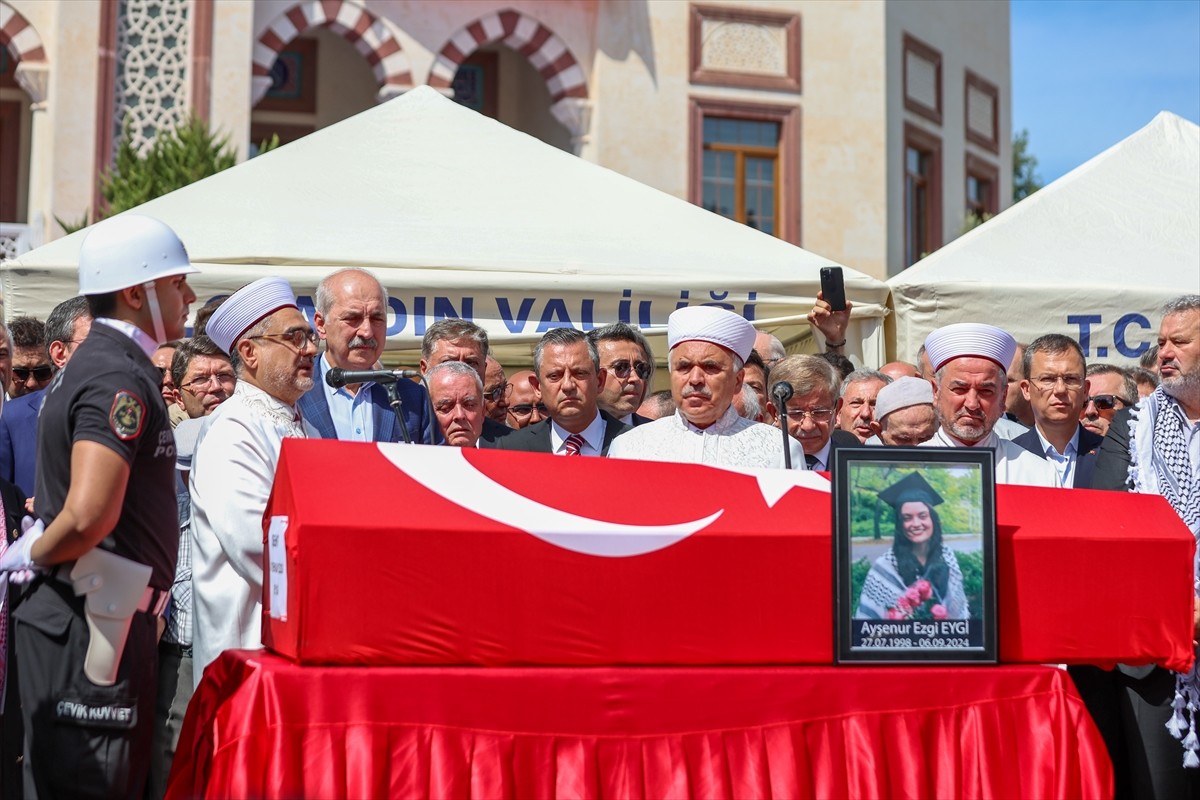 İşgal altındaki Batı Şeria'da İsrail askerlerince katledilen Ayşenur Ezgi Eygi'nin cenazesi...