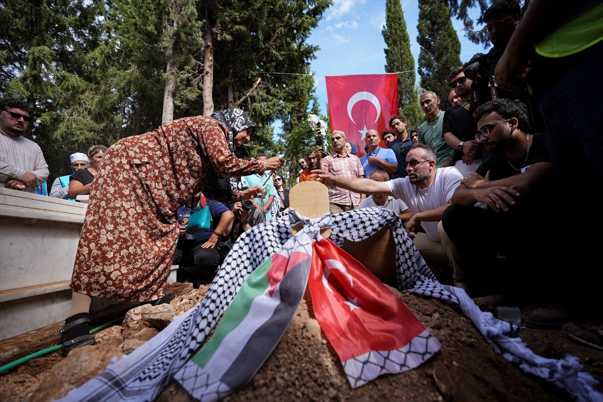 İşgal altındaki Batı Şeria'da İsrail askerlerince öldürülen Ayşenur Ezgi Eygi'nin naaşı Aydın'ın...