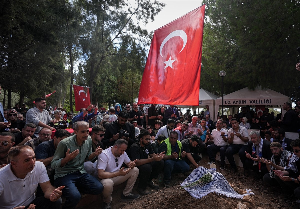 İşgal altındaki Batı Şeria'da İsrail askerlerince öldürülen Ayşenur Ezgi Eygi'nin naaşı Aydın'ın...