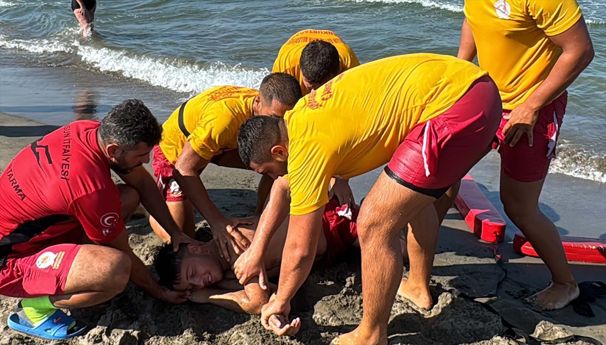 Samsun'da 1 Haziran'da açılan deniz sezonunun ardından göreve başlayan Büyükşehir Belediyesi...