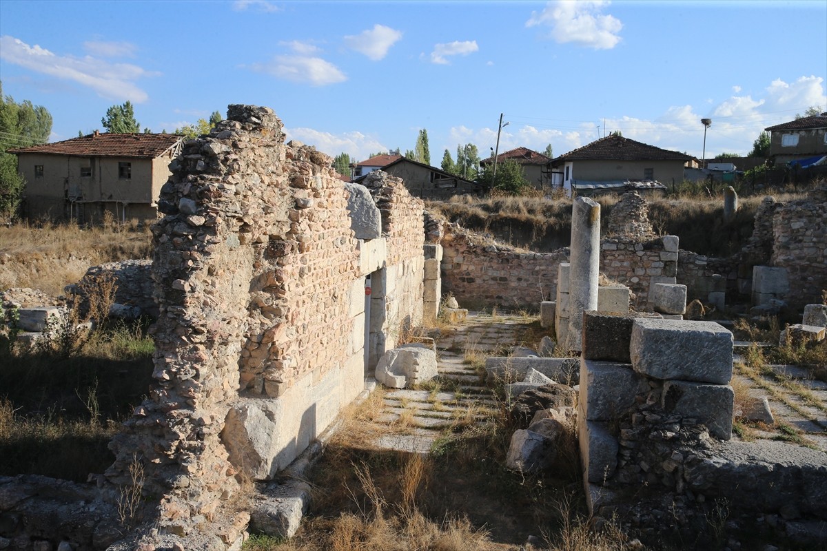 Tokat'ın Sulusaray ilçesinin altındaki Sebastapolis Antik Kenti'nin tamamen gün yüzüne...